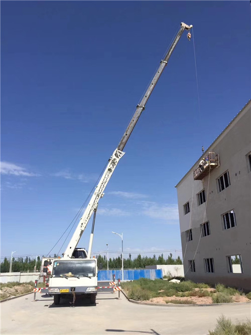 乐至县“轻装强干”—— 吊车的 “轻量化臂架” 技术